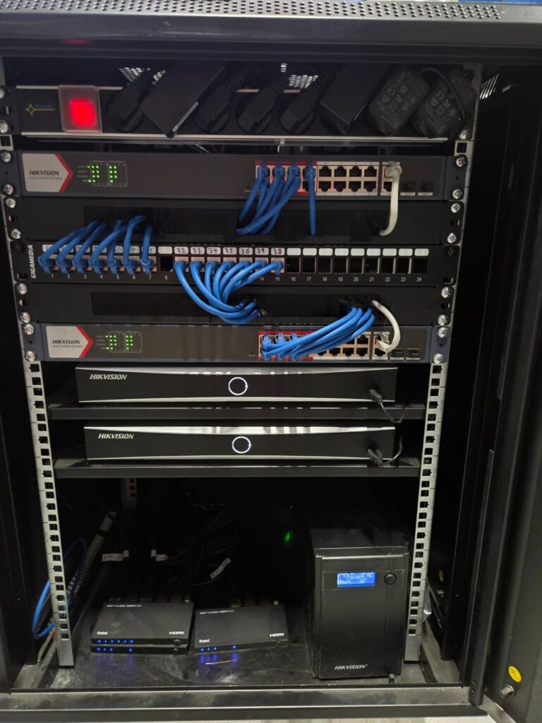 Baie informatique dédiée à la sécurité électronique : notre guide